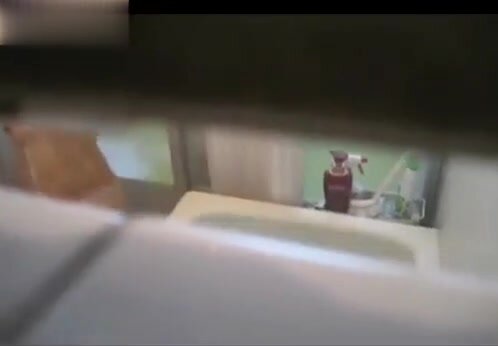 洗澡搓洗全身大饱眼福！